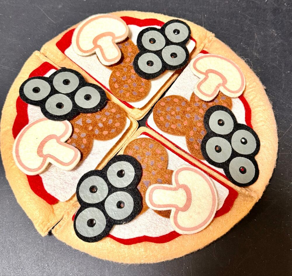 Melissa & Doug Felt Food Mix 'n Match Pizza Play Set 24 pieces food kitchen